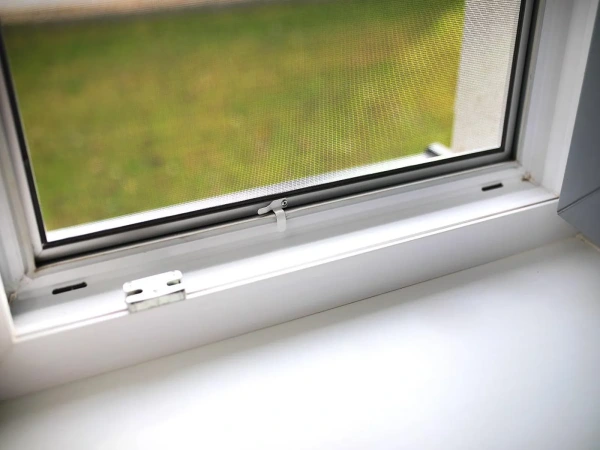 Sieťky na  OKNO - pevné - farby RAL 3